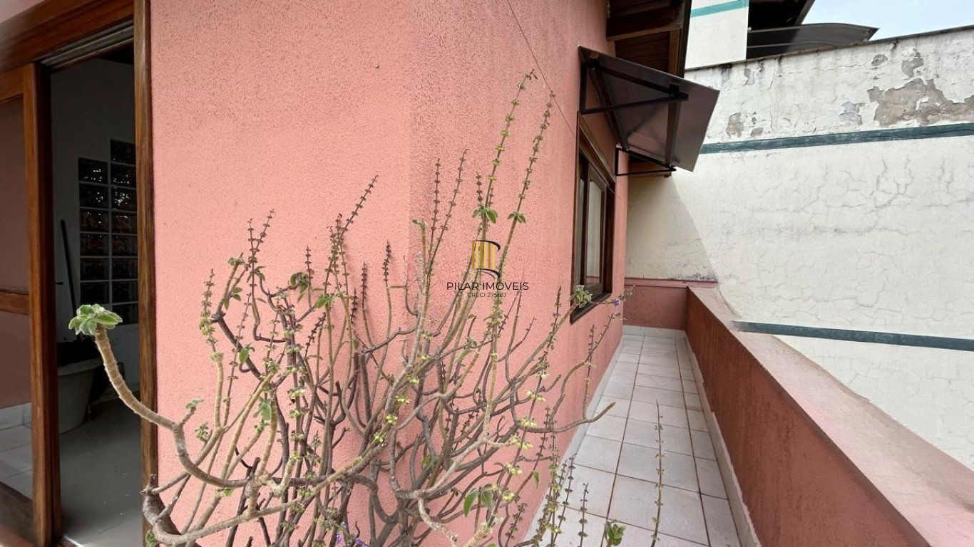 Cobertura de 4 dormitórios e 2 vagas de garagem coberta em Cachoeirinha.