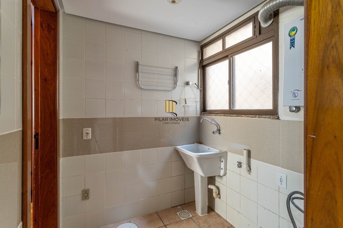 Apartamento com 2 dormitórios (1 suíte) e 1 vaga no Bairro Bela Vista