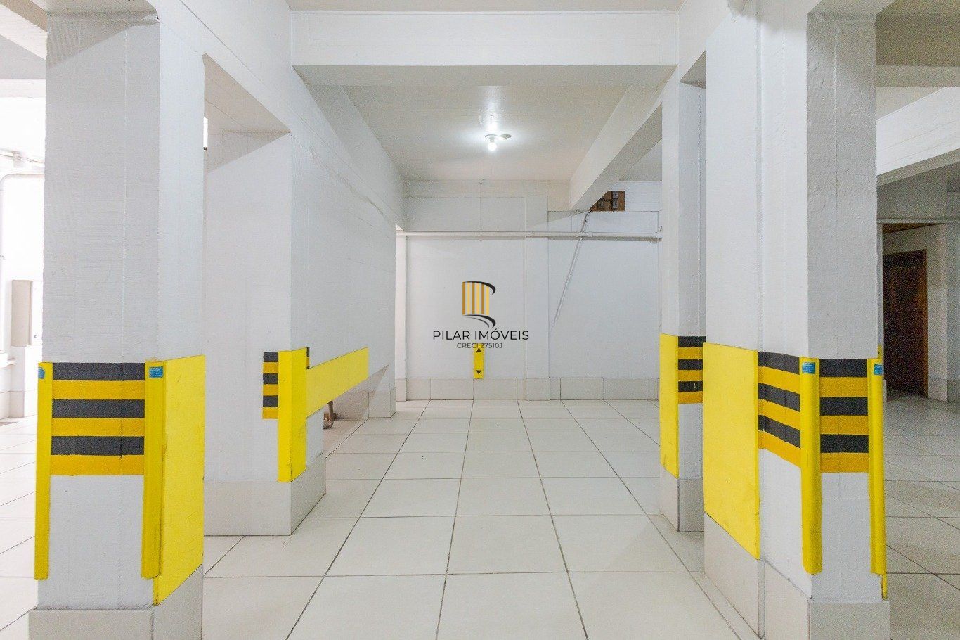 Cobertura com 4 quartos, 1 suíte e 2 vagas no bairro Passo da Areia.