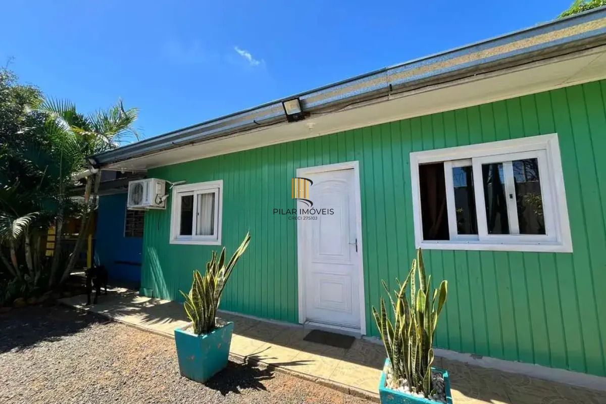 Casa com 3 quartos, vaga coberta e com muro no bairro Campos Novo