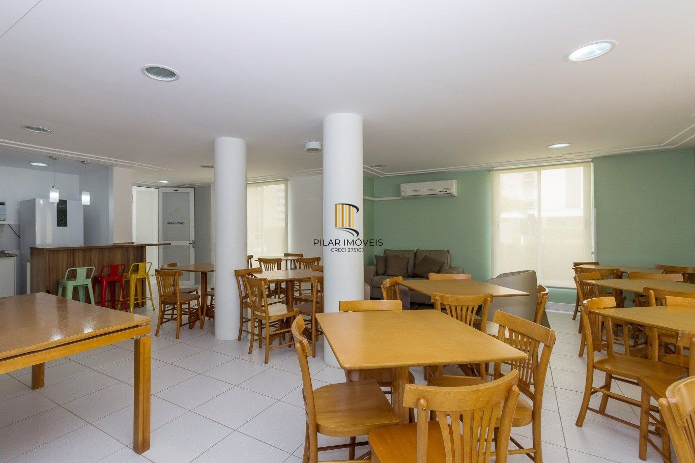 Apartamento 2 Dormitórios com Suíte, elevador e 2 Vagas no Alto Petrópolis