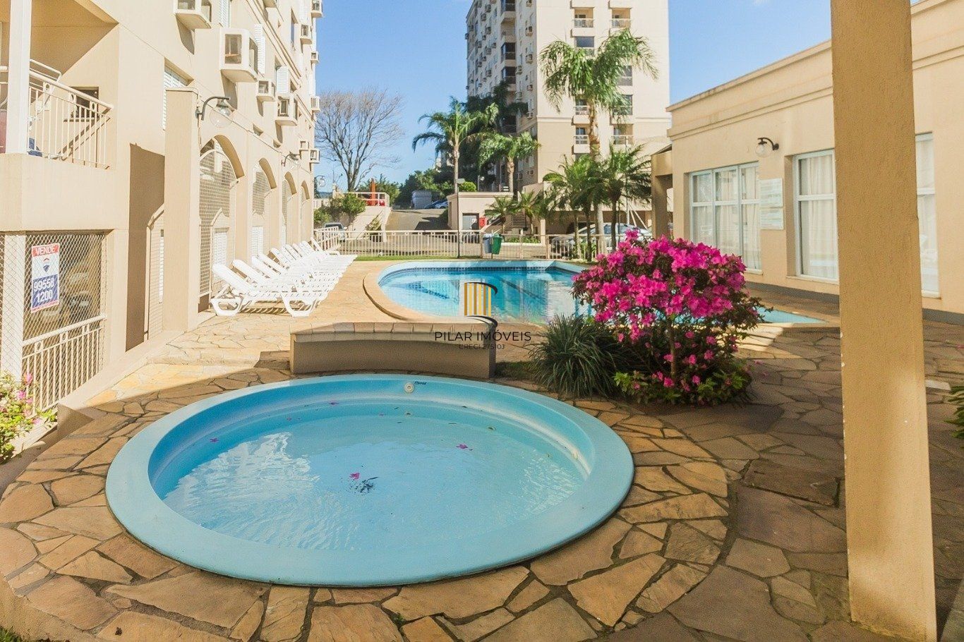 Apartamento com 2 quartos, 1 vaga, gás central e elevador no bairro Sarandi.