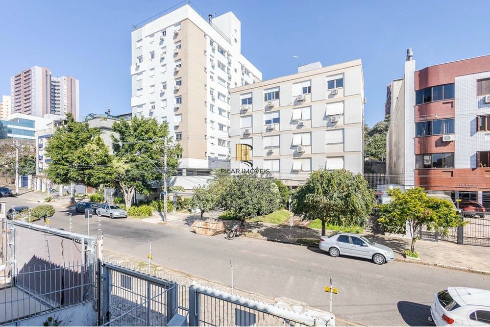 Casa com 4 quartos, 7 vagas e pátio no Bairro Higienópolis