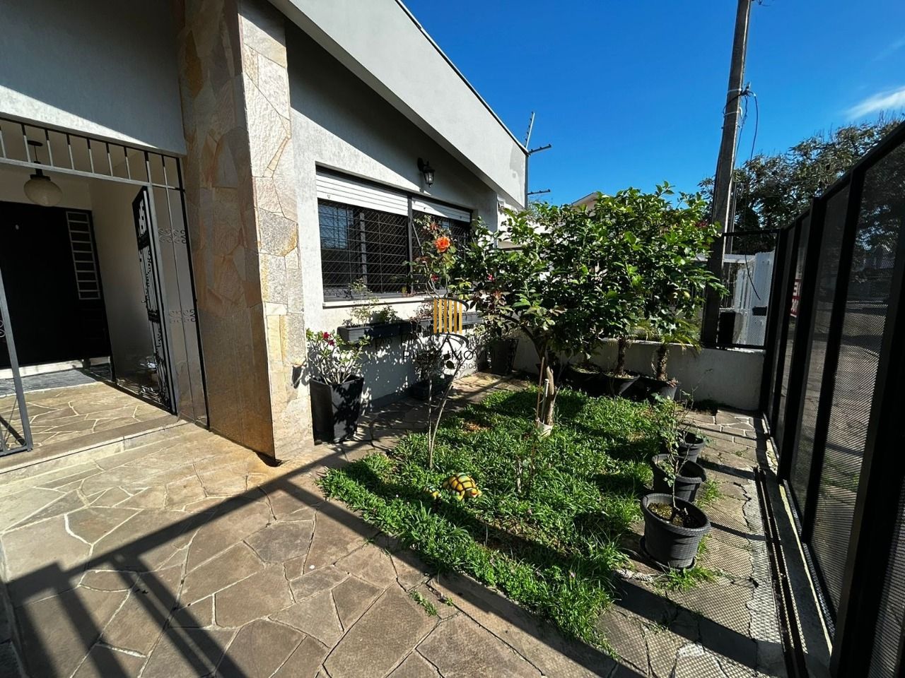 Casa com 3 dormitórios e 4 vagas no Bairro Jardim Lindóia