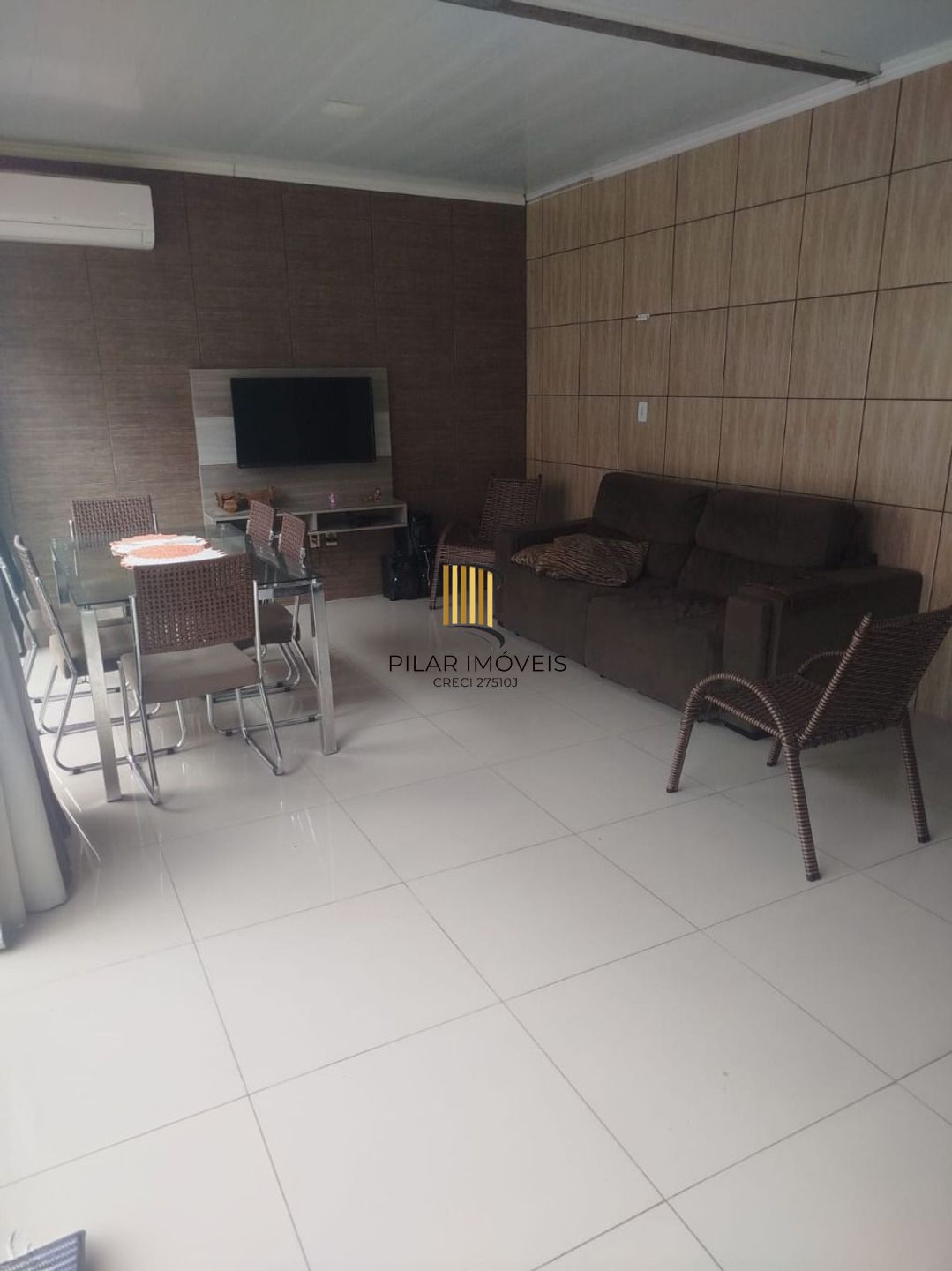 Casa de 2 dormitórios e 2 vagas de garagem em são José Canoas.