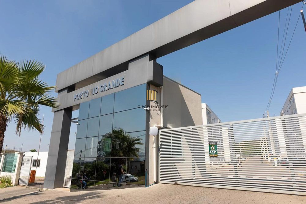 Apartamento de 2 dormitórios com 1 vaga no Bairro Morro Santana.