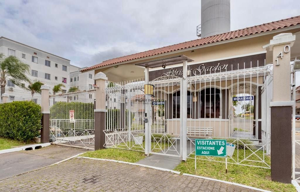 Casa 2 dormitórios 2 vagas cobertas em condomínio com Piscina Porto Alegre