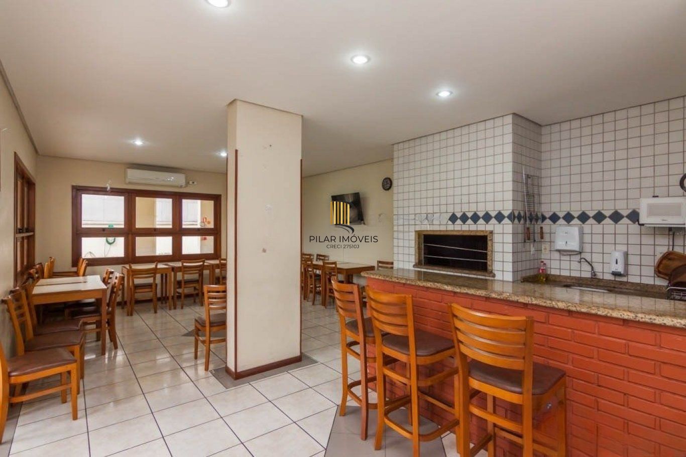 Apartamento 2 Dormitórios com Sacada, Garagem e Vista – Bairro Partenon