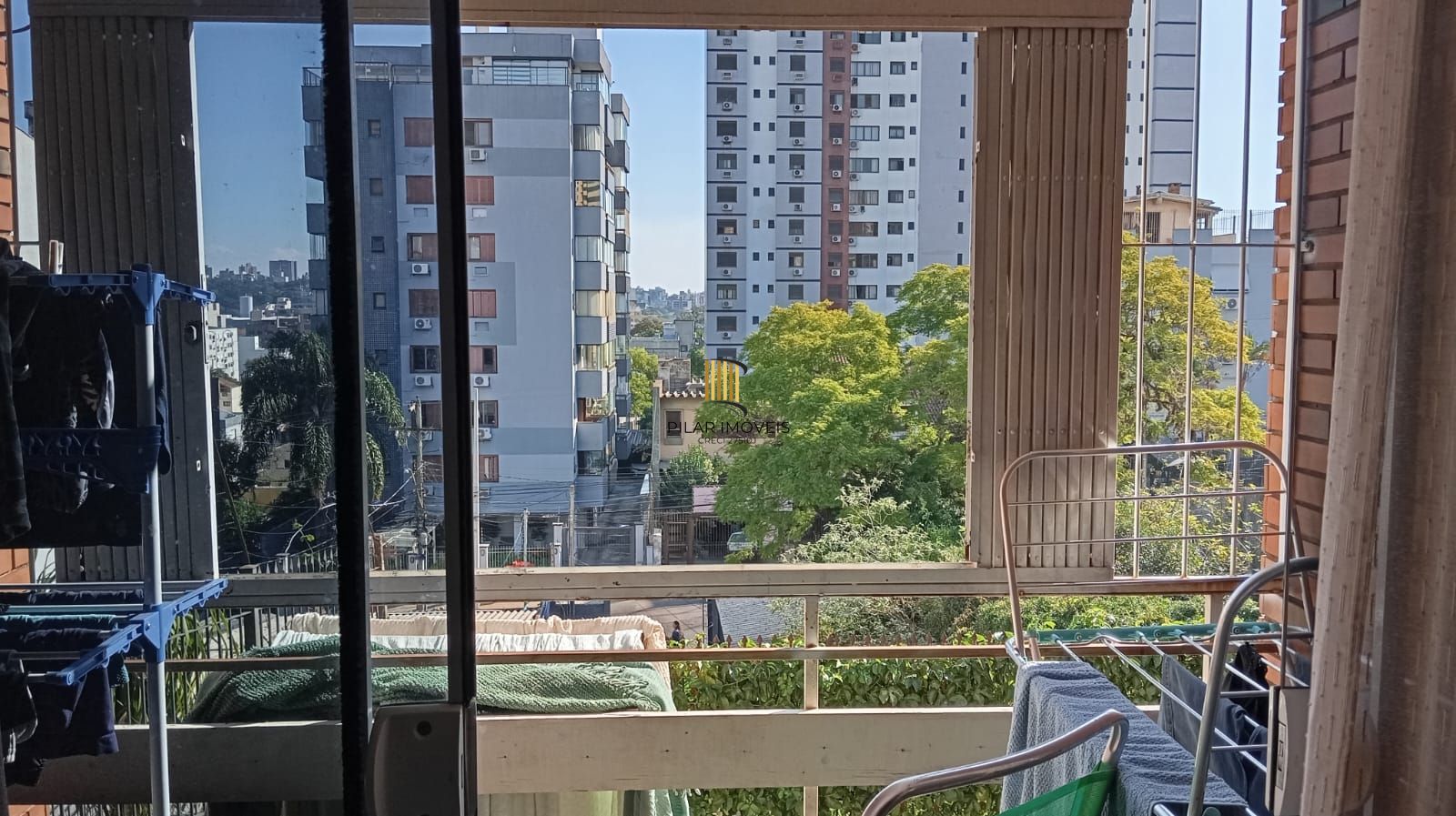 Apartamento térreo com 3 dormitórios e 2 vagas no Bairro Cristo Redentor