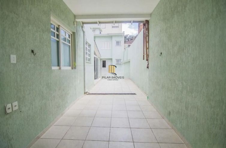 Casa com piscina e 4 suítes no Bairro Vila Ipiranga