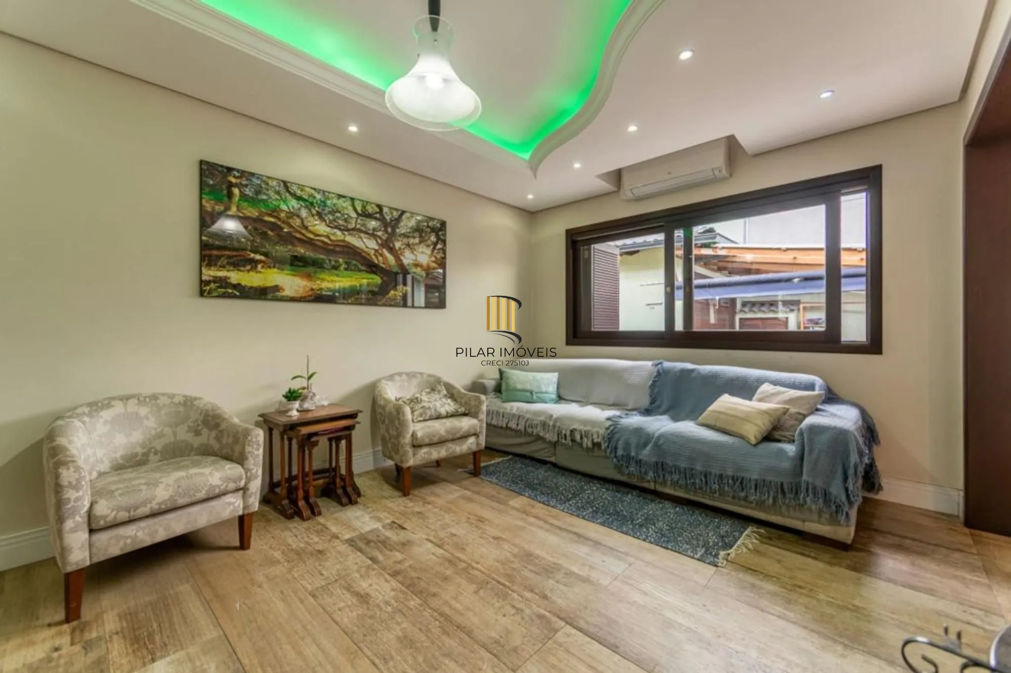 Casa com 4 quartos,1 Suite, 2 vagas e 450m² à venda em Sarandi.