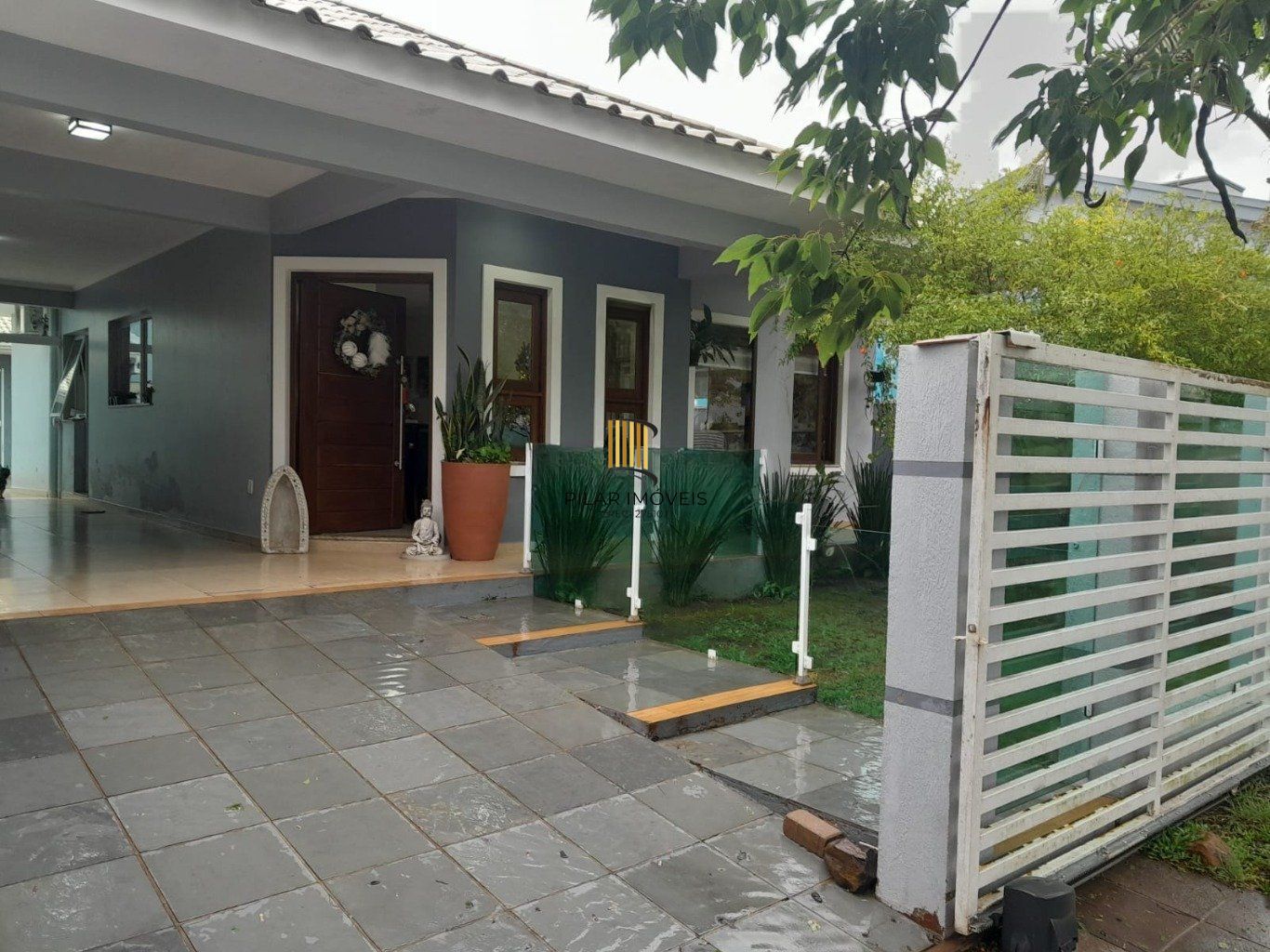 Casa com 3 dormitórios e 3 vagas de garagem em Gravatai. - Pilar Imóveis