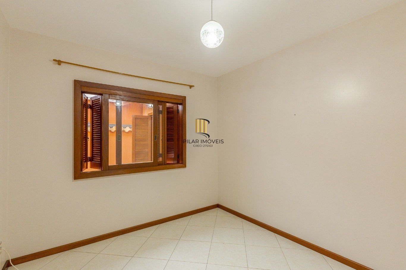 Casa com 4 dormitorios, 2 vagas de garagem em Canoas