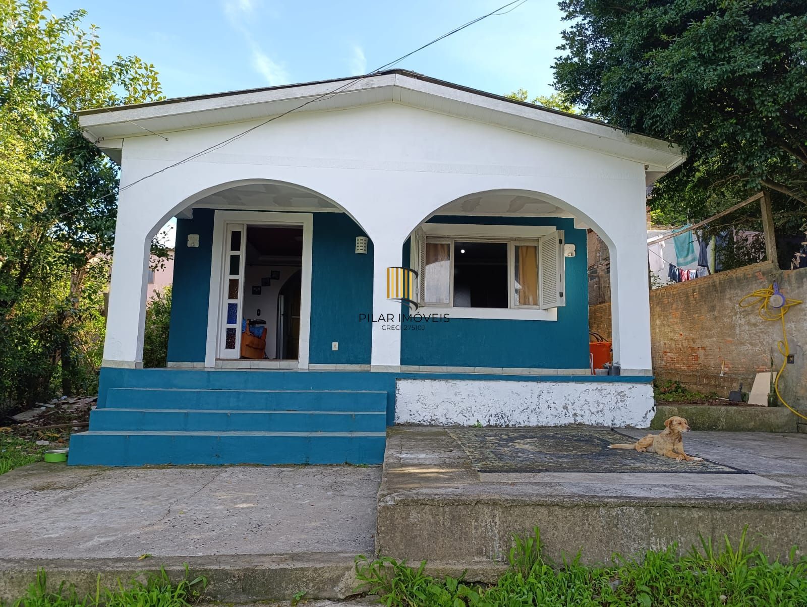 Casa de 2 quartos , pátio, 1 vaga no bairro Lomba do Pinheiro