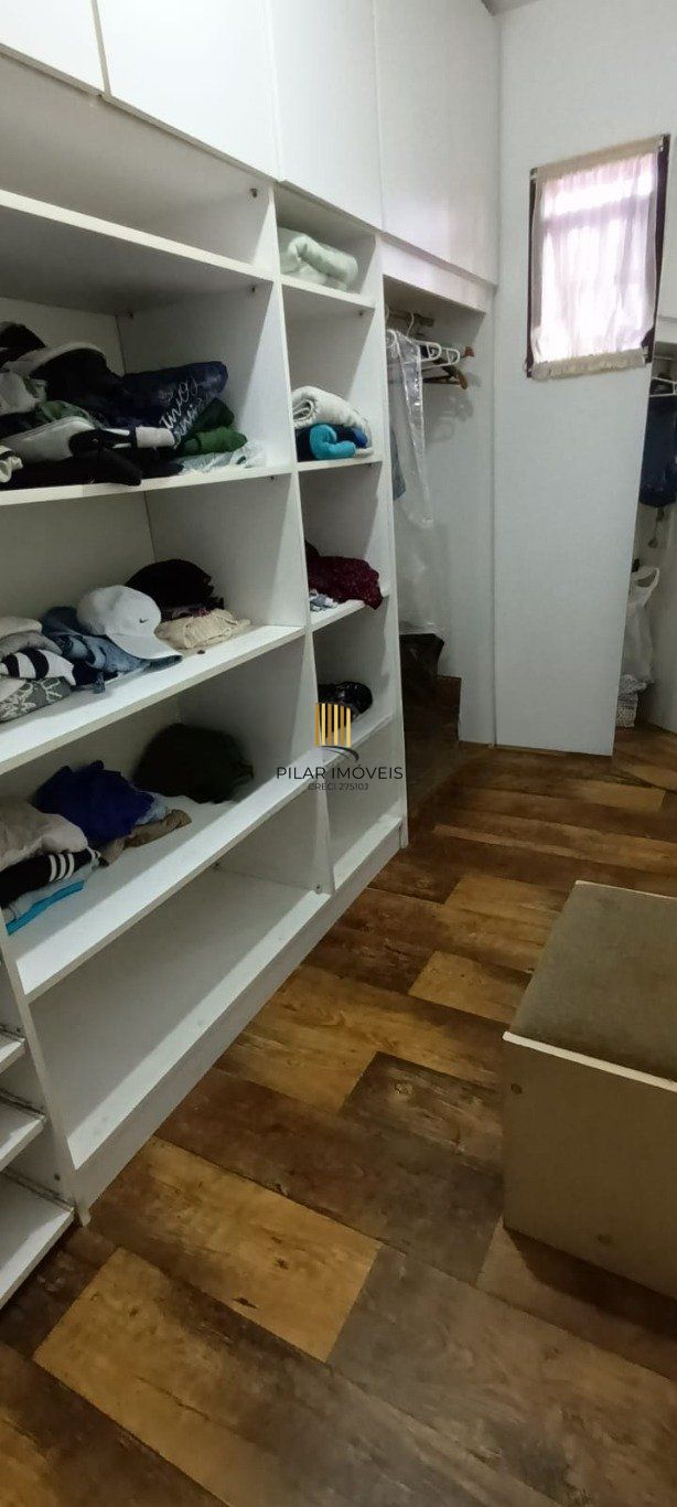 Casa com 3 quartos, 3 banheiros, churrasqueira no bairro Jardim São Pedro.