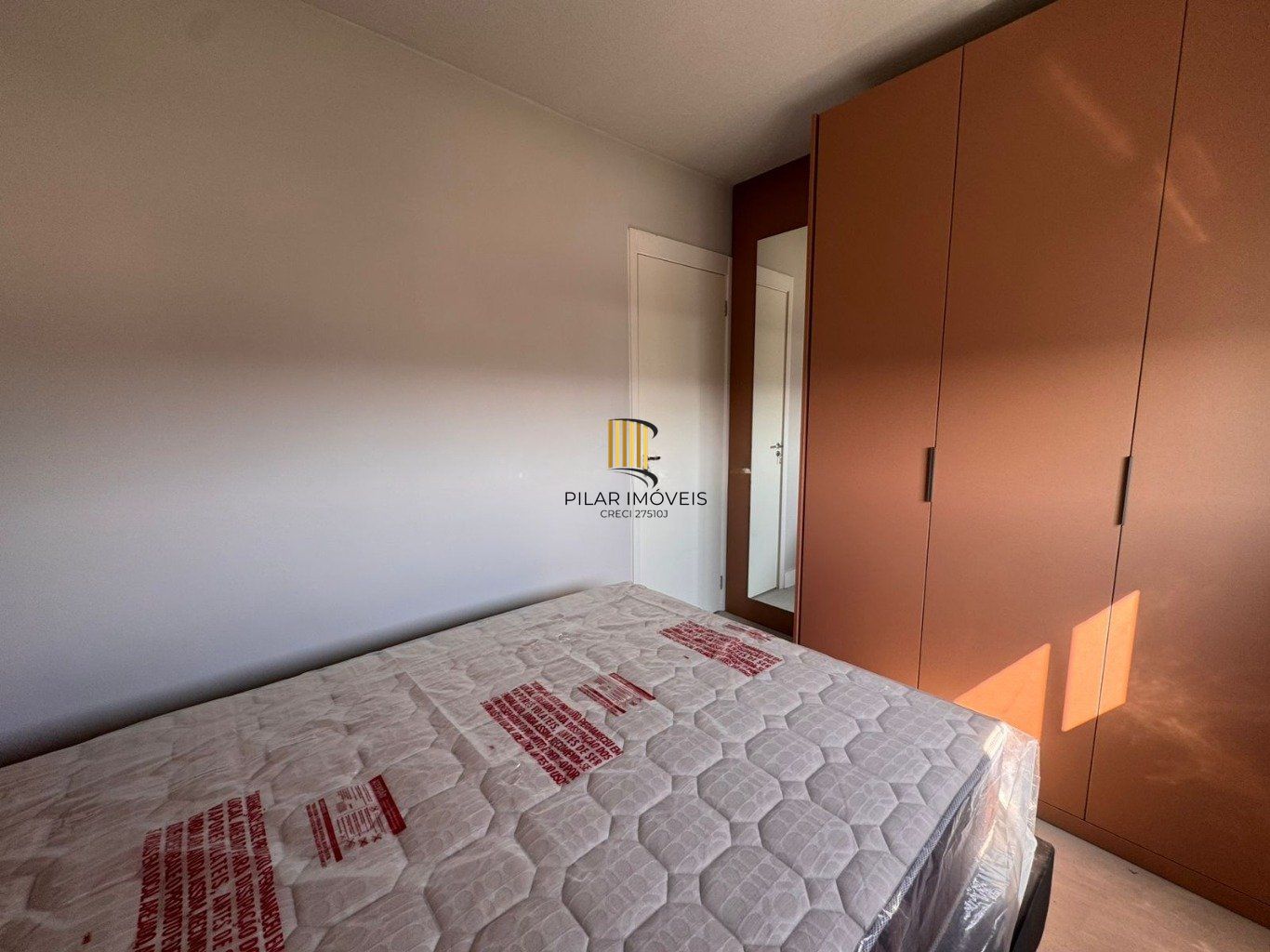 Apartamento de 2 dormitórios, elevador e 1 vaga de garagem em Canoas.
