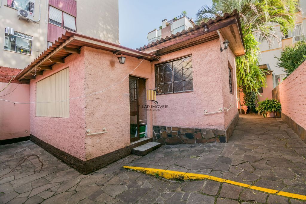 Casa com 4 Dorms e Terreno Amplo – bairro São João, 400m²