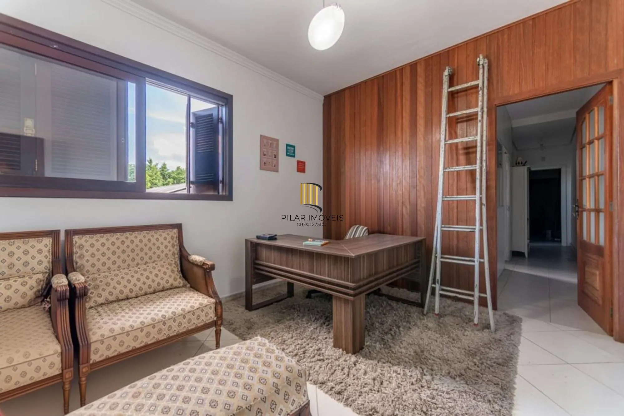 Casa com 4 quartos,1 Suite, 2 vagas e 450m² à venda em Sarandi.