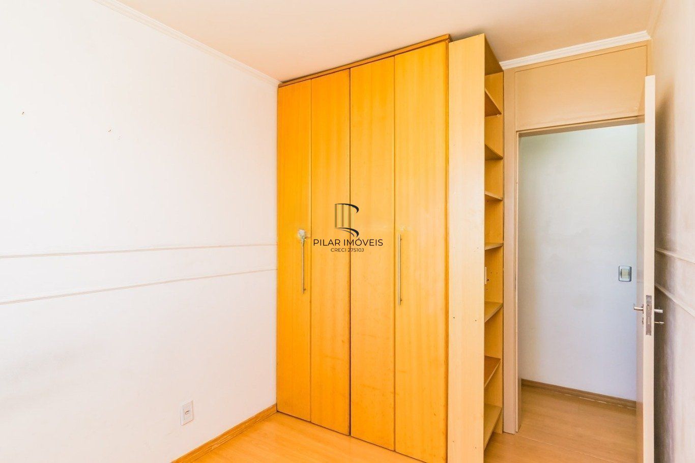 Apartamento de 2 dormitórios, elevador,1vaga de garagem, no Bairro Sarandi POA.