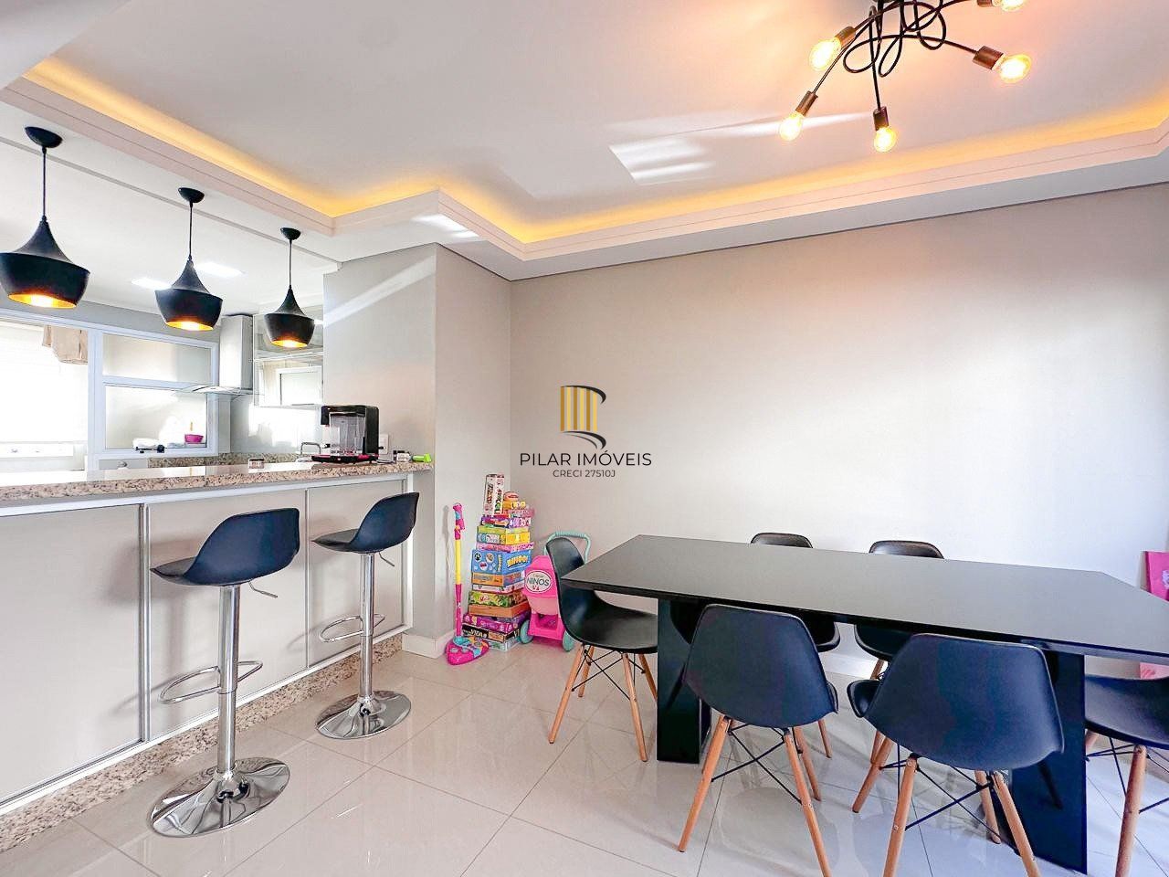 Casa em condomínio com 3 dormitórios e 3 vagas de garagem em Canoas.