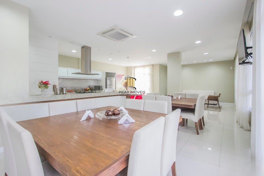 Apartamento com 3 dormitórios, 1 suíte, 1 vaga e elevador no Passo da Areia