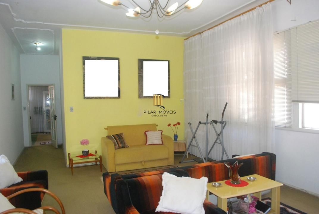 Casa com 4 Quartos e 4 vagas de garagem no Bairro Vila Ipiranga