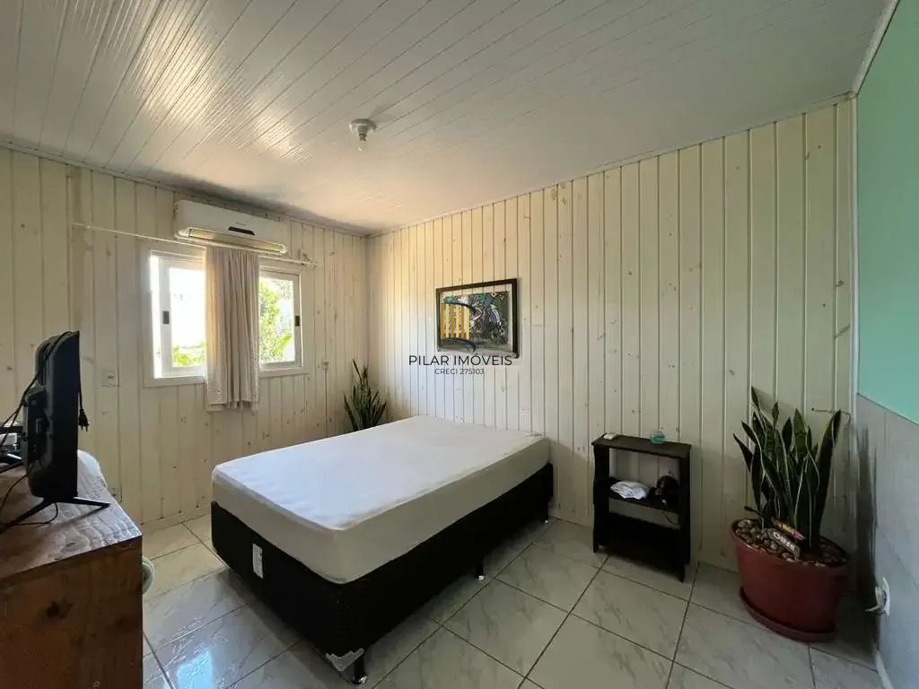 Casa com 3 quartos, vaga coberta e com muro no bairro Campos Novo