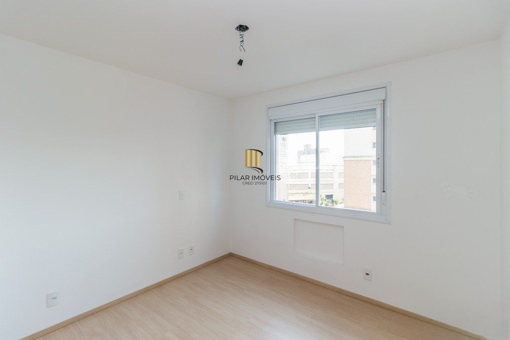 Apartamento com 3 dormitórios, 1 suíte, 1 vaga e elevador no Passo da Areia