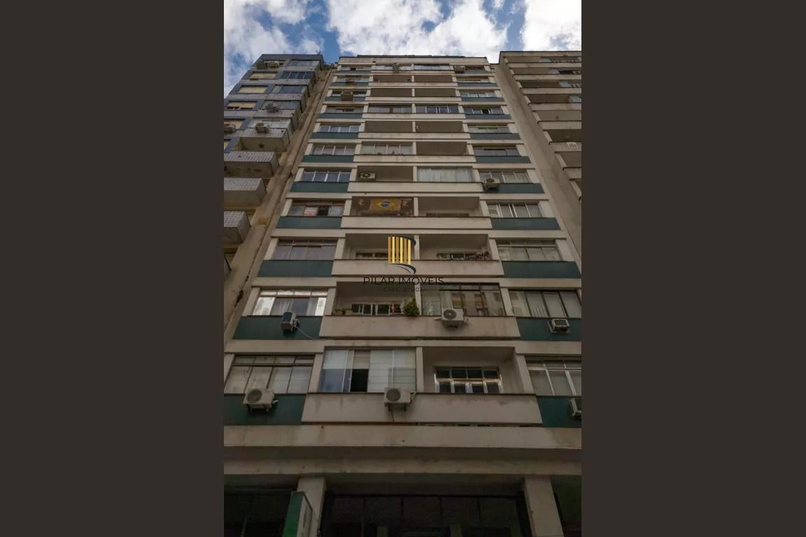 Apartamento com 4 quartos, 3 banheiros no Bairro Centro Historico.