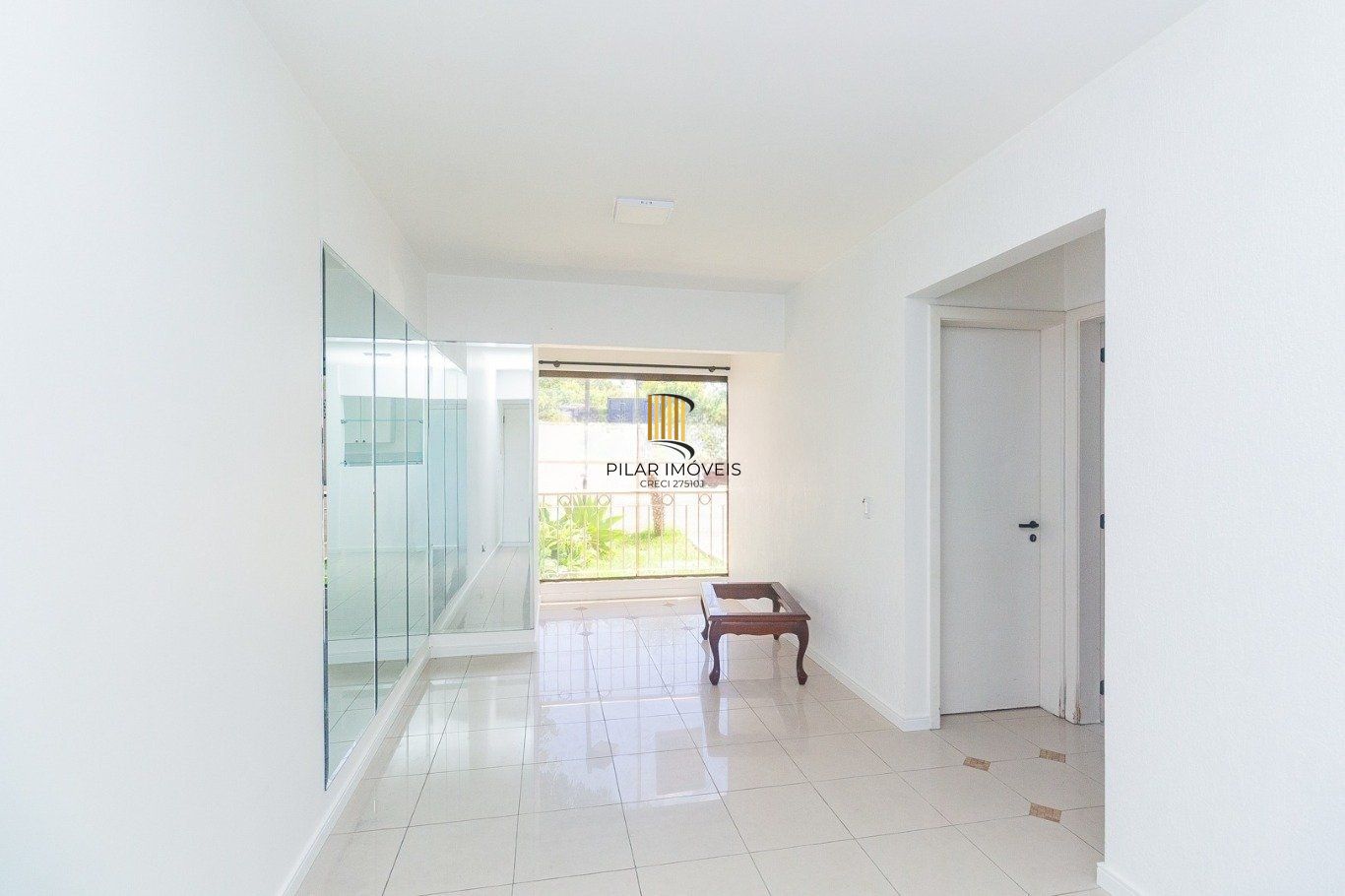 Apartamento com 2 quartos, 1 vaga, gás central e elevador no bairro Sarandi.