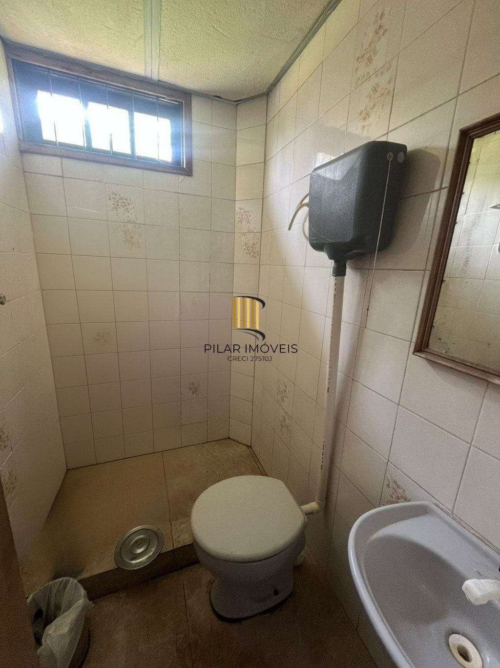 Casa de 3 dormitórios e 4 vagas de garagem em Cachoeirinha.