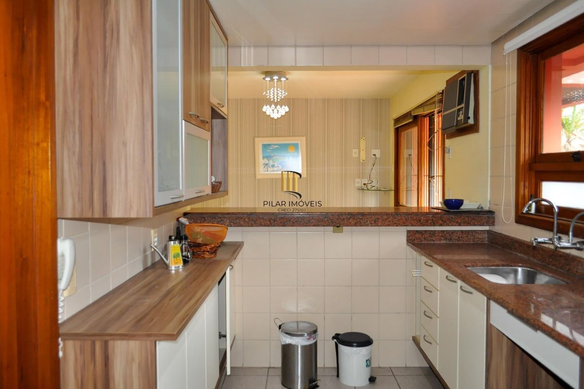 Ótima Casa condomínio pronta para morar, semi mobiliada, Bairro Menino Deus