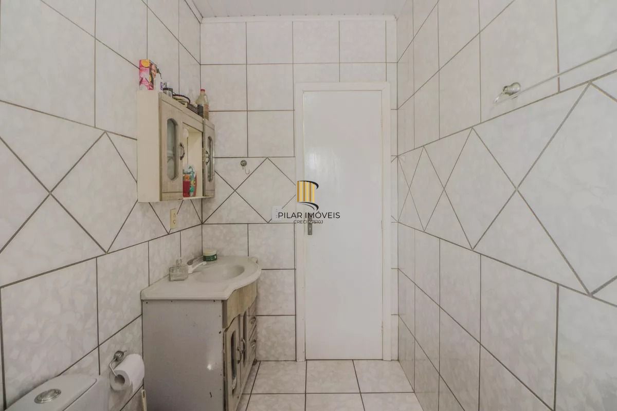 Casa e loja à venda com 300m², 3 quartos e 3 vagas no Rubem Berta