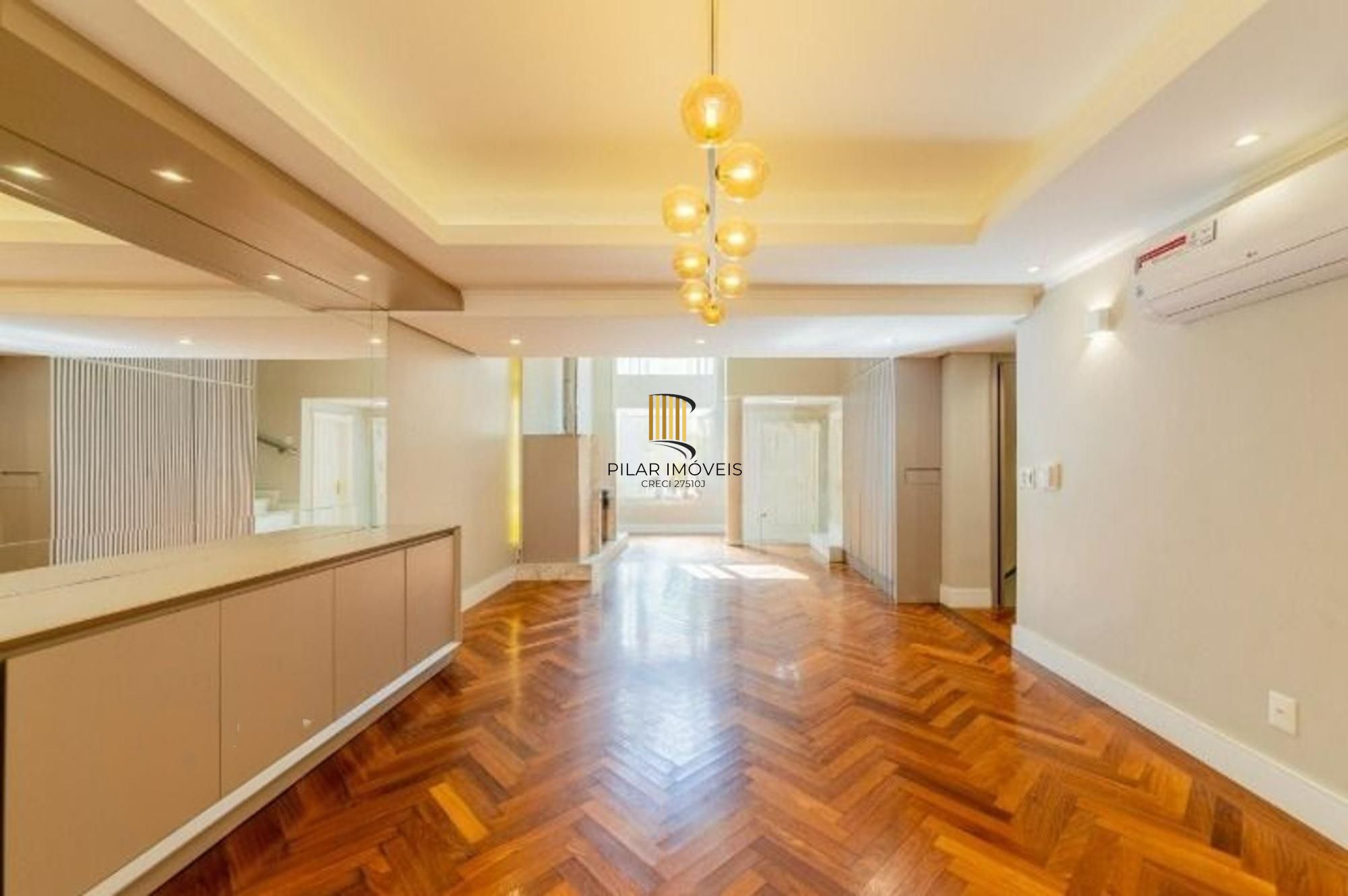 Casa em Condomínio com 5 quartos e 390m² à venda em Boa Vista, Porto Alegre.