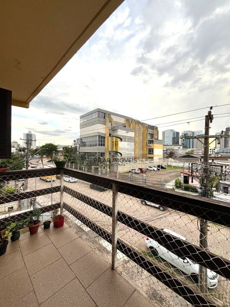 Apartamento com 1 Suite, sacada e 1 vaga de garagem no bairro Cidade Baixa