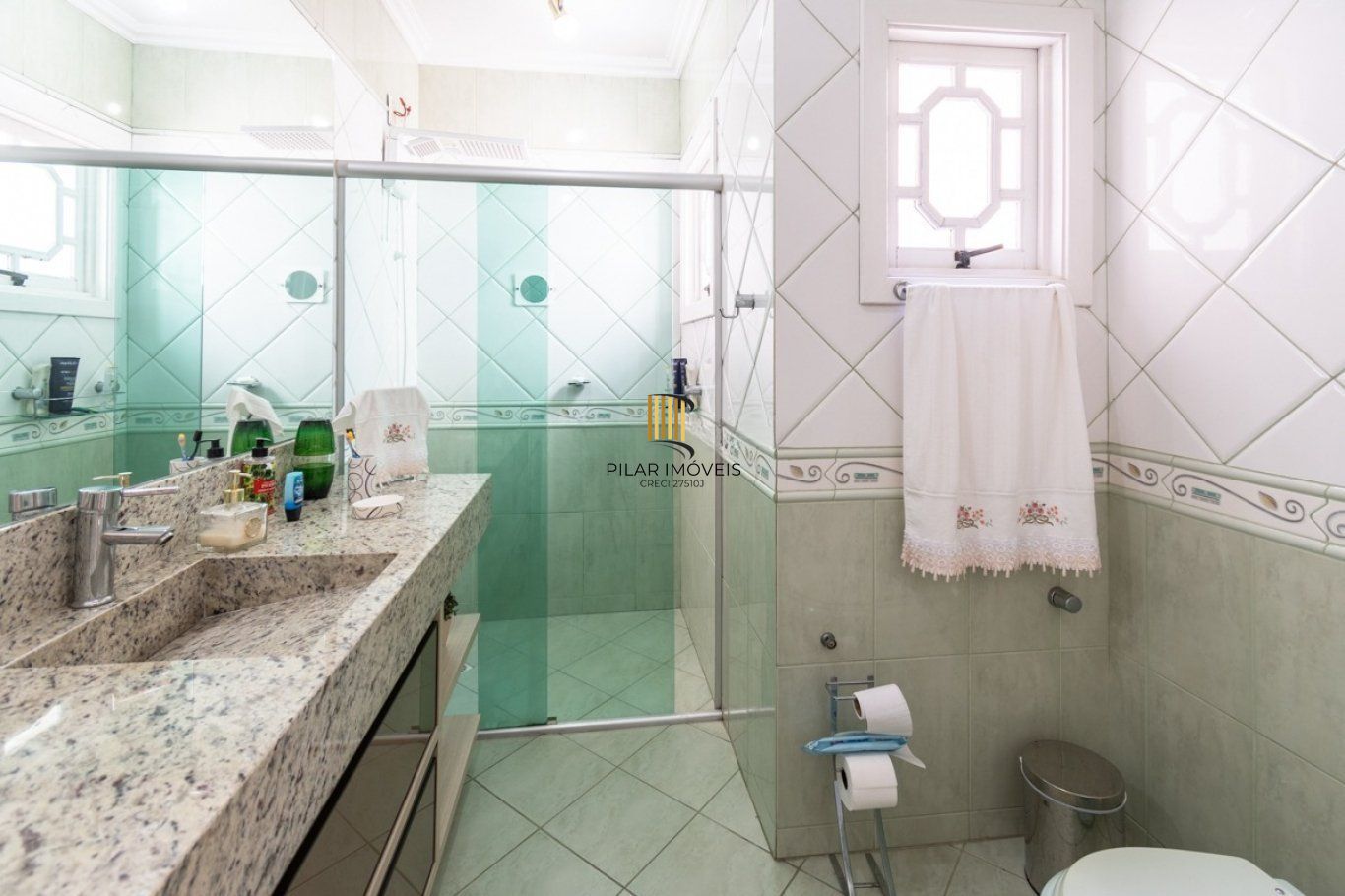 Casa Sobrado 3 dormitórios com suíte, piscina e sótão no Ecoville