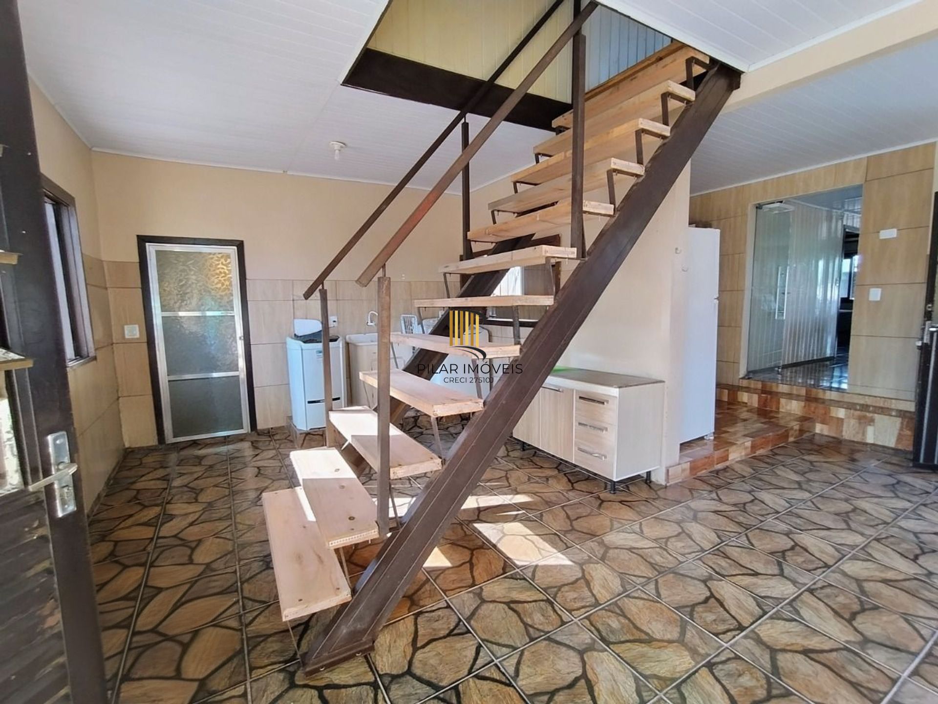 Casa de 4 dormitórios e 4 vagas de garagem em Canoas.