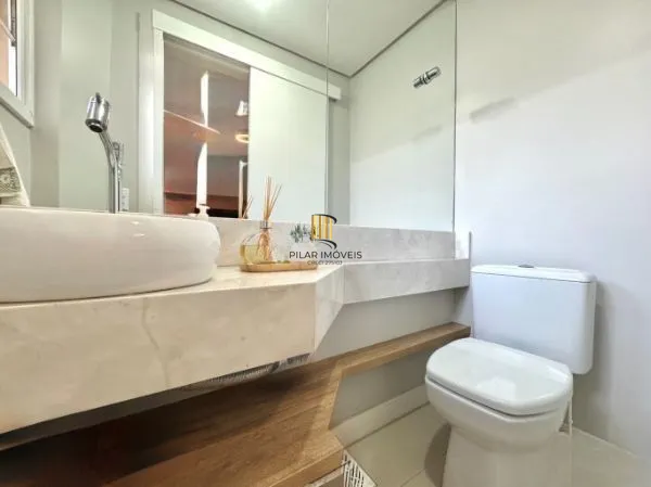 Casa em condomínio com 3 quartos e 2 vagas de garagem em Canoas.