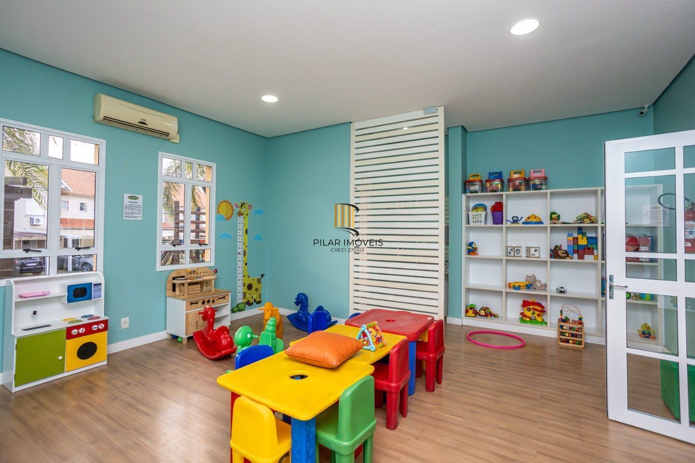 Casa com 4 quartos e 2 vagas em condomínio fechado no Bairro Ecoville.