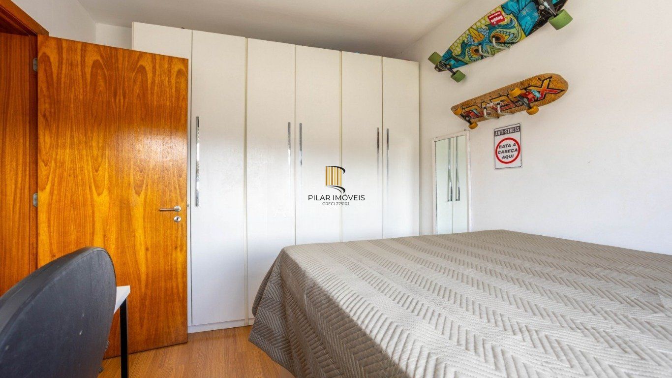 Cobertura com 3 Quartos, 1 suíte, 2 vagas e 211m²  no Petrópolis.