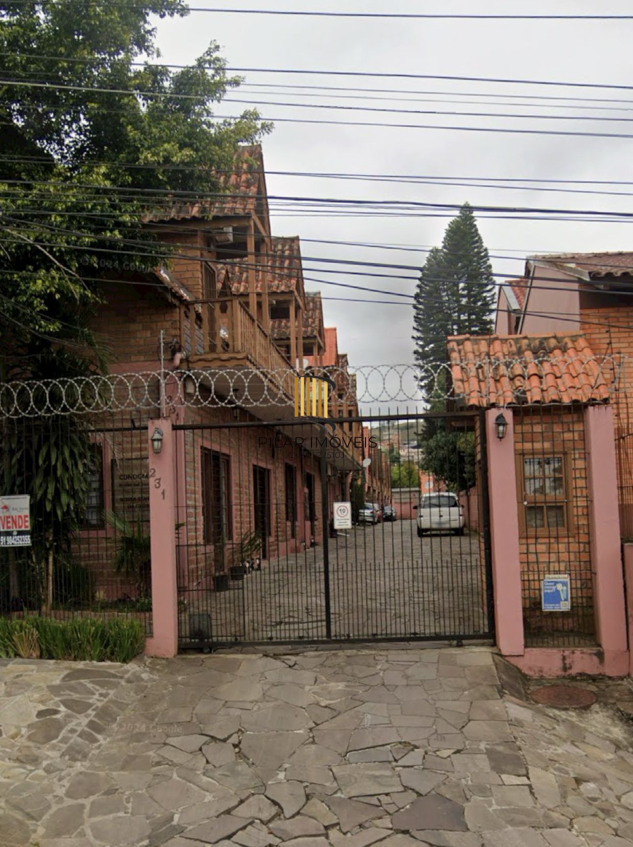 Casa Sobrado semi mobiliada com 3 dormitórios no Bairro Jardim Floresta