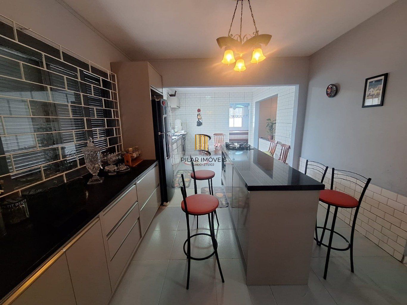 Casa com 2 dormitórios, sendo 1 suíte e 2 vaga de garagem coberta em canoas.