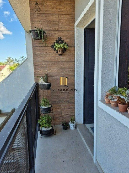 Apartamento de 2 dormitórios, 2 vagas de garagem no Bairro Olaria em Canoas.