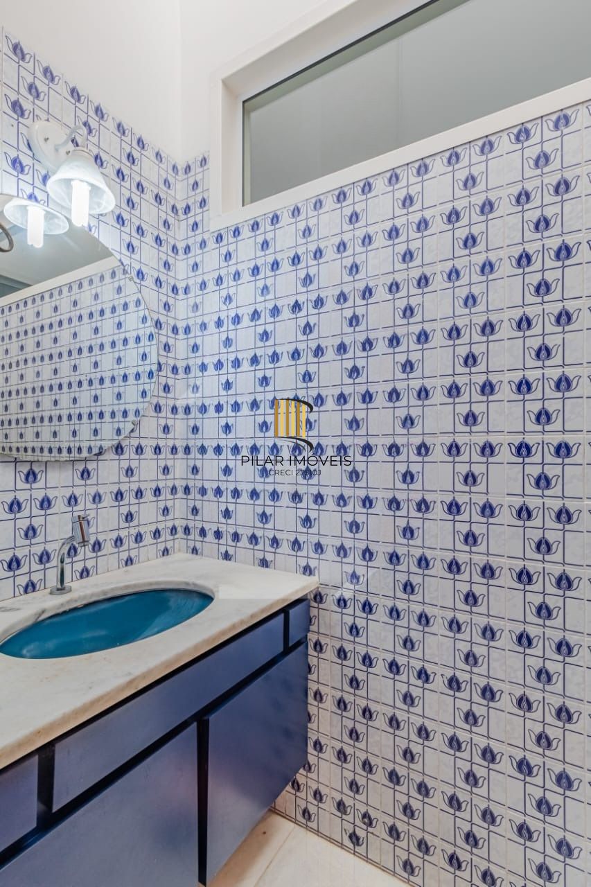 Casa com 3 dormitórios e 4 vagas no Bairro Jardim Lindóia