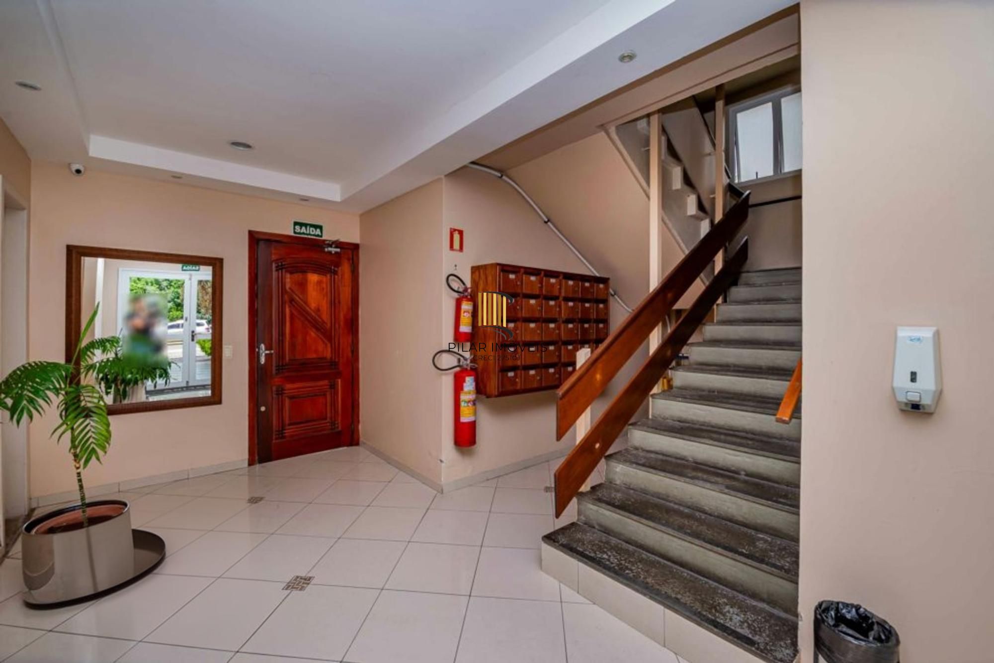 Apartamento semi mobiliado de 3 quartos, elevador, 1 vaga no bairro Cavalhada