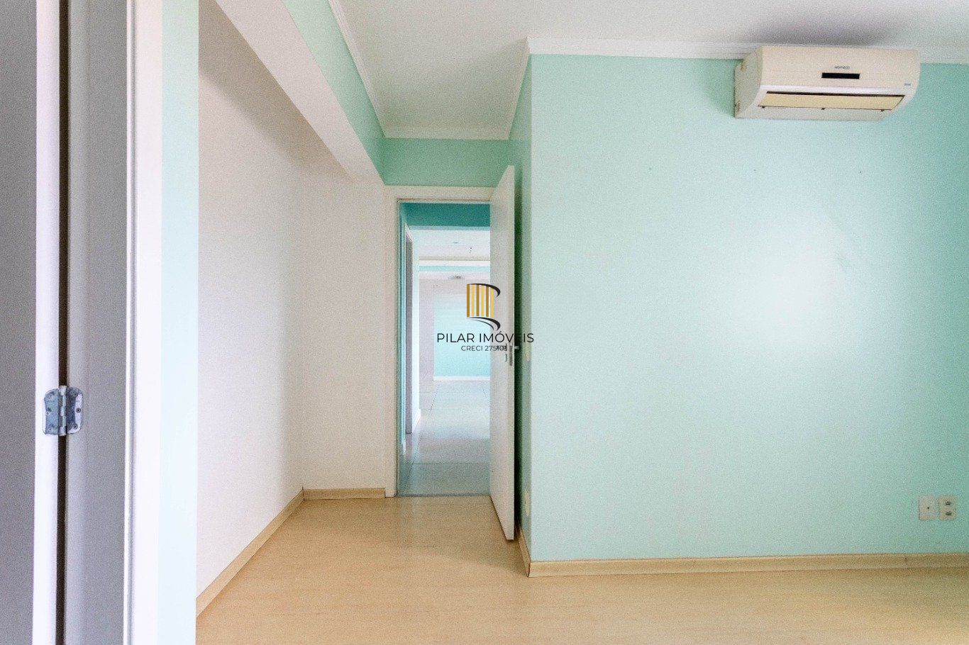 Apartamento com 2 quartos, 1 vaga e elevador no Bairro Vila Ipiranga.