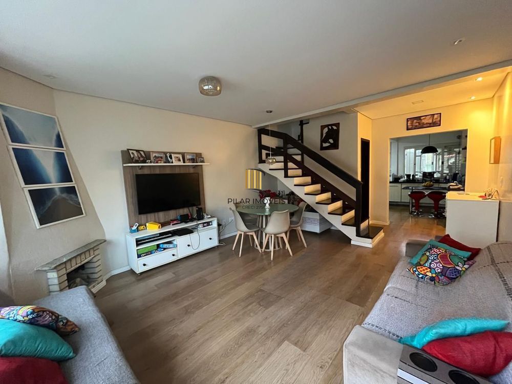 Casa triplex em condomínio no Ecoville com 2 suítes - Pilar Imóveis