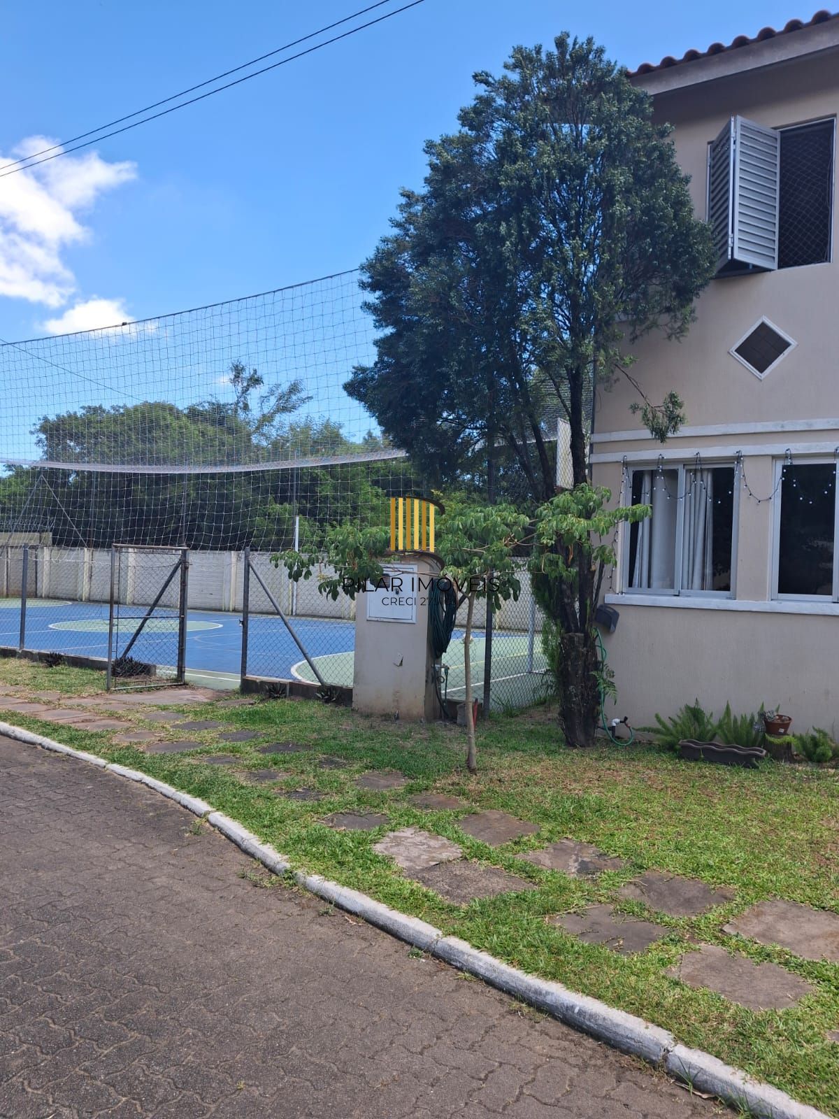 Casa em condomínio fechado de 3 dormitórios,2 vagas no bairro Parque Santa Fé.