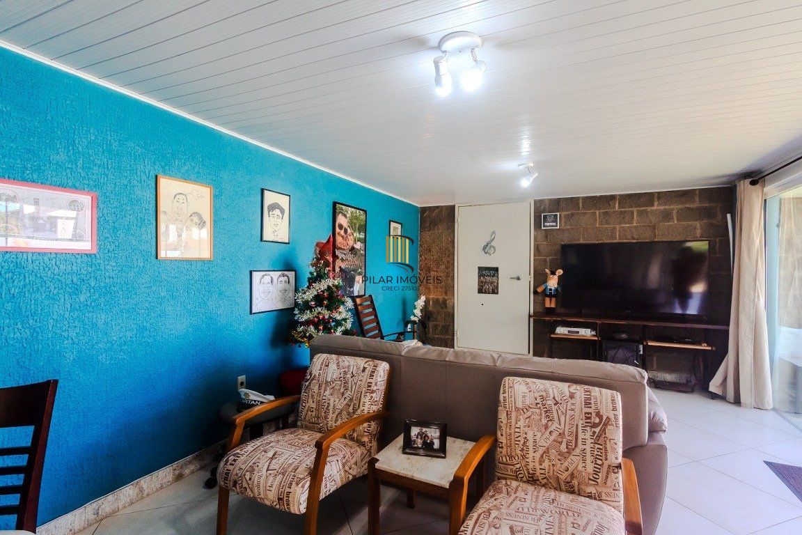 Casa de 4 dormitórios, sendo 1 suíte e 4 vagas de garagem em Canoas.