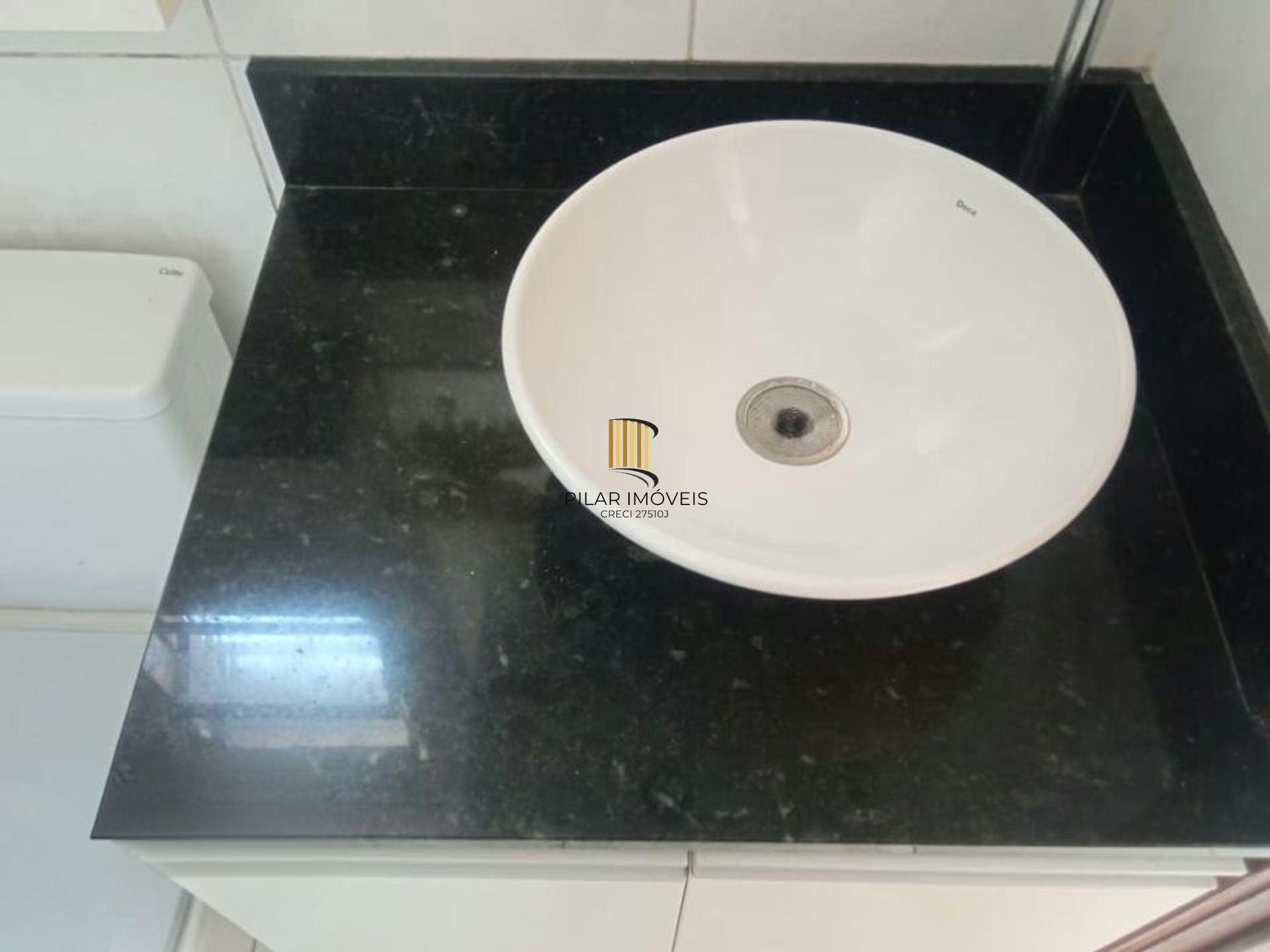 Apartamento com 2 quartos, vaga e salão de festa no bairro Passo das Pedras.